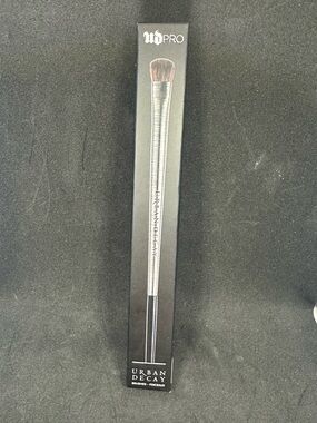 🆕 Urban Decay Pro moondust E210 Eyeshadow Brush ✨new sealed in box✨